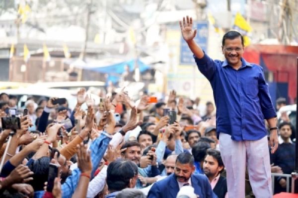 'जिसने दिया मौका, उसको मिला धोखा' - केजरीवाल के खिलाफ भाजपा का अभियान