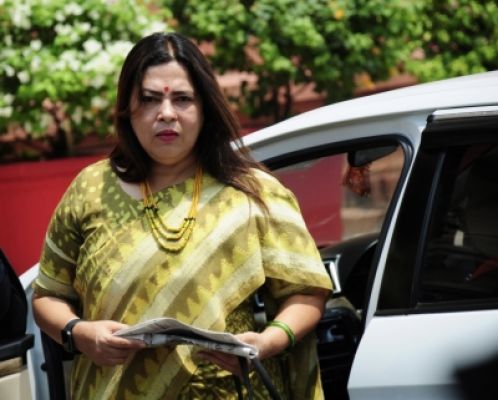 आपराधिक मानसिकता वाले लोगों को आप दे रही बढ़ावा : मीनाक्षी लेखी