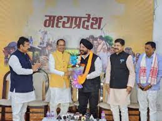 मध्य प्रदेश में कांग्रेस को झटका, वरिष्ठ नेता नरेंद्र सलूजा भाजपा में शामिल