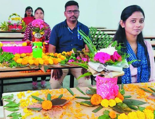 प्रगति महाविद्यालय में पुष्प सज्जा और भाषण स्पर्धा