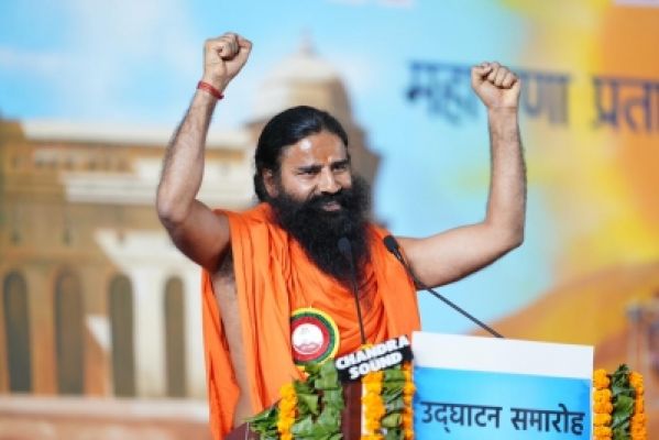 महिलाओं पर अभद्र टिप्पणी करने के मामले में रामदेव ने मांगी माफी