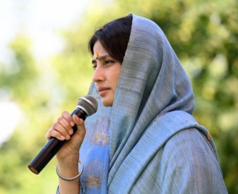 इटावा रेलवे स्टेशन के पूछताछ कार्यालय से गूंजा 'डिंपल भाभी जिंदाबाद'!