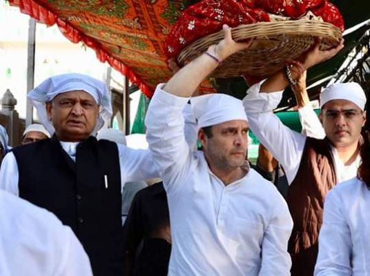 राजस्थान: गहलोत सीएम की कुर्सी छोड़ना नहीं चाहते, और पायलट सीएम से कम किसी चीज़ पर तैयार नहीं