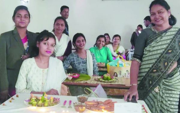 प्रगति महाविद्यालय में पाक कला सलाद सज्जा और बेस्ट ग्रुपी स्पर्धा