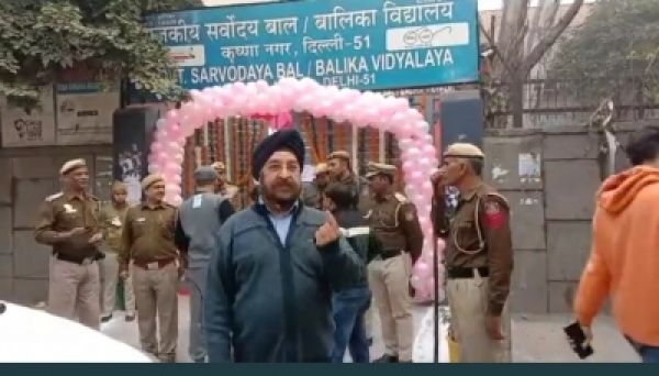 मतदान केंद्रों पर उत्साह, 1,349 प्रत्याशियों की किस्मत दांव पर