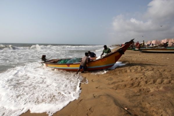 मछुआरों को समुद्र में न जाने की चेतावनी