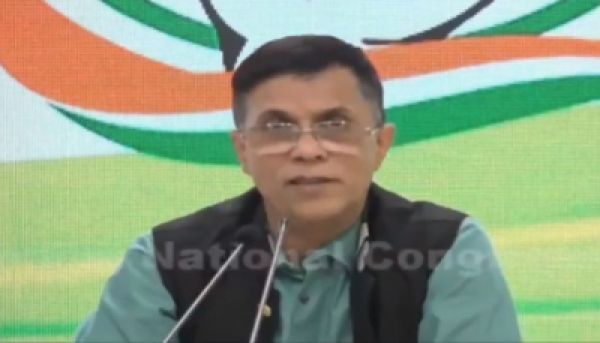 गुजरात में बीजेपी 27 सालों का रिकॉर्ड तोड़ने की ओर अग्रसर