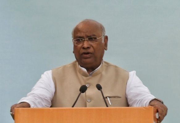 एआईसीसी प्रमुख के रूप में खड़गे का कर्नाटक में भव्य स्वागत