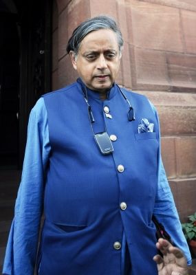 केरल : यूथ कांग्रेस कन्नूर जिला कमेटी ने थरूर के समर्थन में प्रस्ताव पारित किया