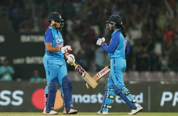 भारतीय महिला क्रिकेट टीम ने सुपर ओवर में ऑस्ट्रेलिया को हराया
