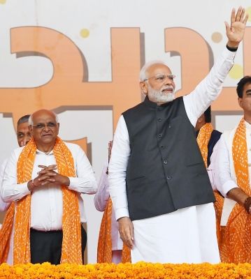 गुजरात की जीत को लेकर प्रधानमंत्री नरेंद्र मोदी को दी बधाई