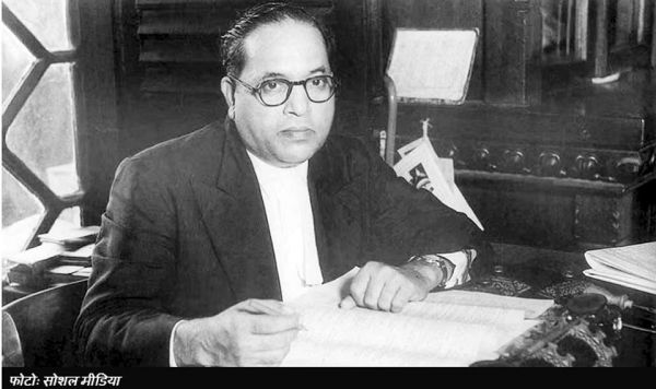 अम्बेडकर का अपमान है सावरकर के साथ खड़ा करना, भारतीय राजनीति के विपरीत ध्रुव थे दोनों