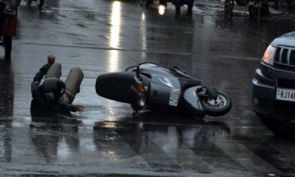 छिंदवाड़ा में डंपर ने दुपहिया वाहन चालकों को रौंदा, 3 की मौत