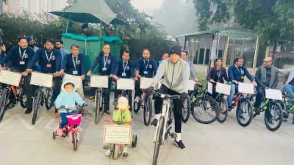 मंडाविया ने एनबीईएमएस द्वारा आयोजित साइक्लोथॉन में हिस्सा लिया