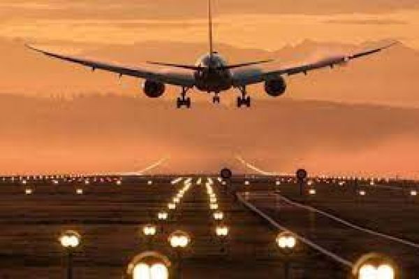 अमेरिका: फ़्लाइट में झटकों से 36 घायल, 11 गंभीर