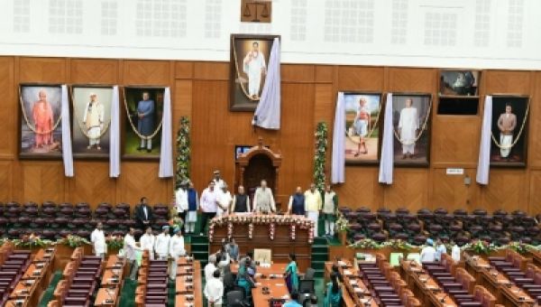 कर्नाटक के स्कूलों में वीर सावरकर की तस्वीर लगाएगी सत्तारूढ़ बीजेपी