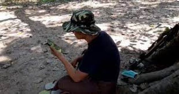 म्यांमार- लोकतंत्र समर्थक पिता ने सैनिक बेटे से कहा- मेरे रास्ते में आए तो भूल जाऊंगा, तुम बेटे हो!