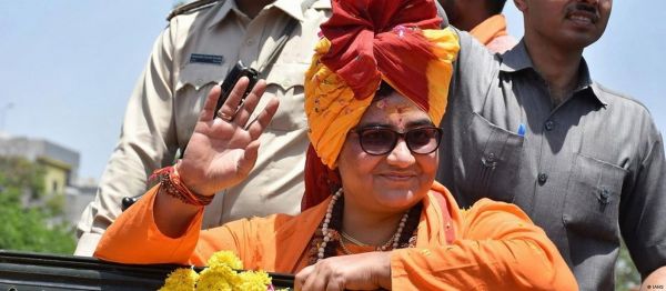 'घर में चाकू तेज रखो' बयान पर प्रज्ञा ठाकुर पर एफआईआर