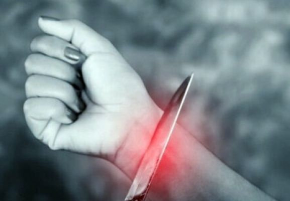 यूपी : प्रेमिका के हाथ की नसें काटकर फरार हुआ युवक