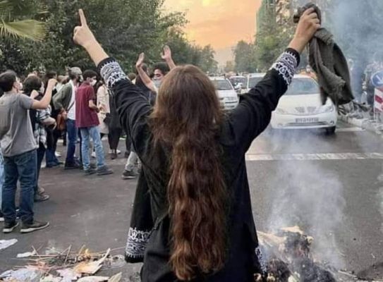 ईरान में भूख हड़ताल पर बैठीं महिला कैदी, क्या हैं मांगें