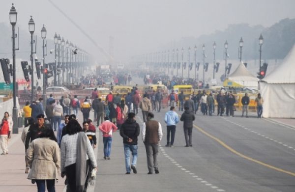 भीषण ठंड से दिल्ली-एनसीआर में जनजीवन अस्त-व्यस्त