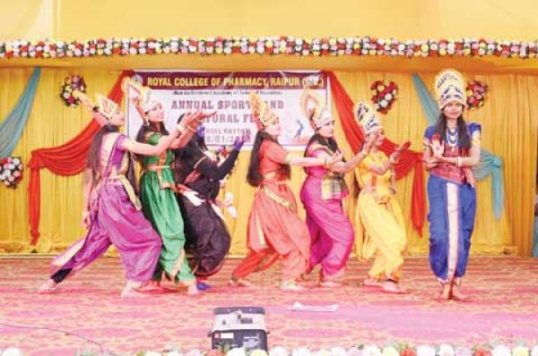 रॉयल कॉलेज ऑफ फार्मेसी रायपुर में वार्षिक उत्सव 2023 की धूम