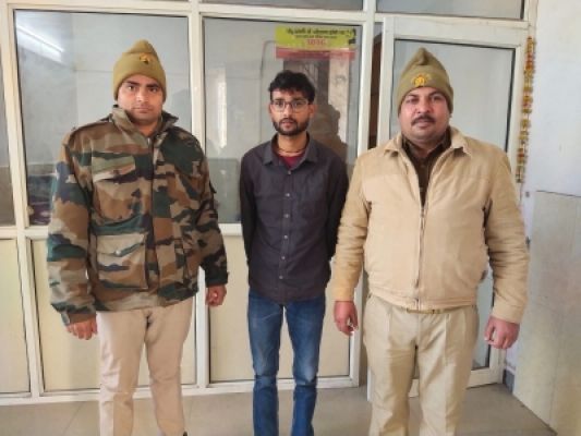 सॉल्वर बैठाकर परीक्षा दिलाने वाला वांछित अभियुक्त