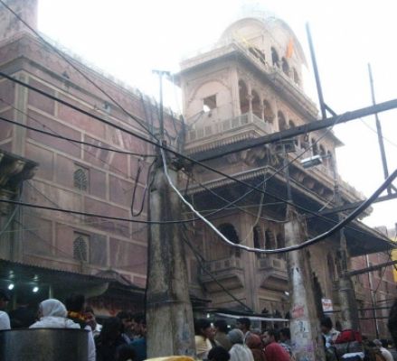 मथुरा वासियों ने मंदिर गलियारे के खिलाफ पीएम और सीएम को खून से लिखे पत्र