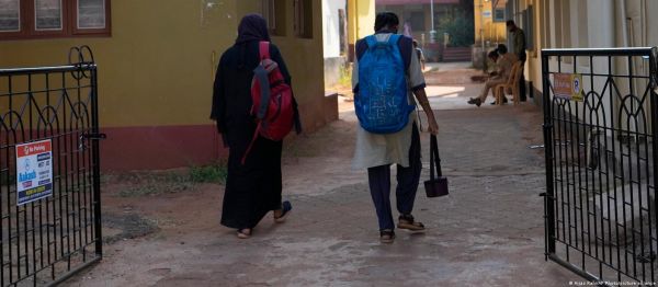 सरकारी स्कूलों में छात्रों का दाखिला बढ़ा