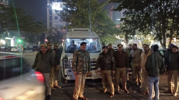 खुले में जाम छलकाना पड़ा भारी, 102 लोगों के खिलाफ हुई कार्रवाई