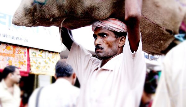 ‘छत्तीसगढ़’ का संपादकीय  : दुनिया पर मंडराता आर्थिक खतरा समझने की जरूरत