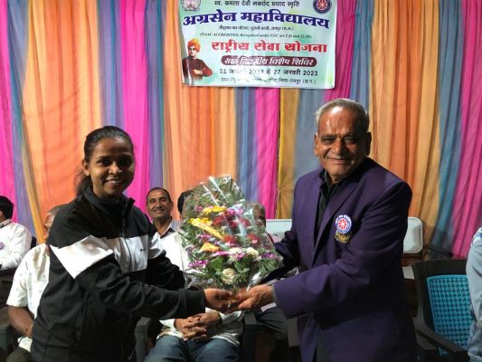 अग्रसेन महाविद्यालय का तेंदुआ में शिविर