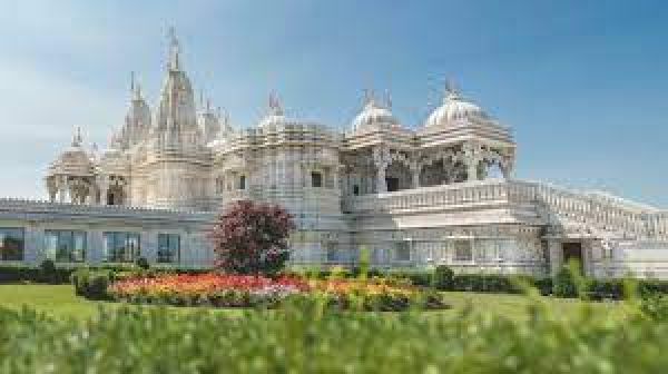 कनाडा में प्रसिद्ध हिंदू मंदिर पर भारत विरोधी भित्तिचित्र बनाकर उसे विरूपित किया गया