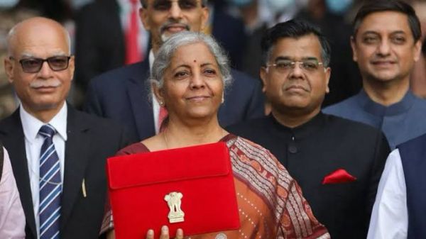 निर्मला सीतारमण के बजट में मध्य वर्ग को बड़ी राहत, पढ़ें बजट की मुख्य बातें