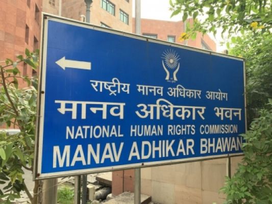 कारखानों में श्रमिकों की उच्च मृत्यु दर पर एनएचआरसी का केंद्र, राज्यों को नोटिस