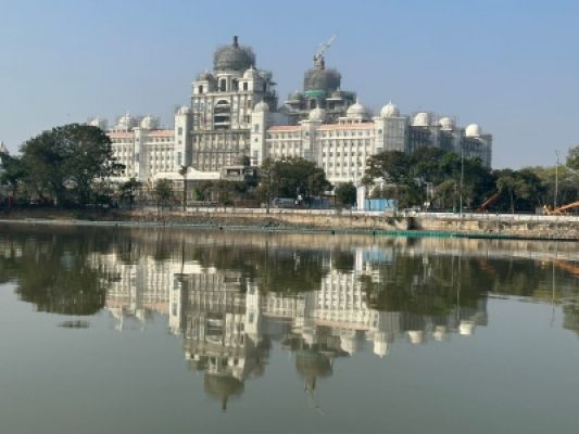 तेलंगाना के नए सचिवालय भवन में लगी आग