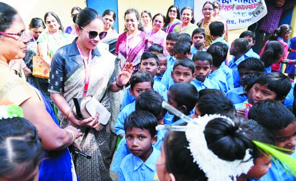 श्रद्धा महिला मंडल ने लिंगियाडीह  शाला में दिया जरूरत का सामान