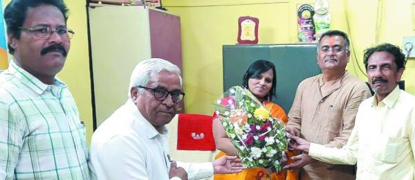 रायपुर कान्वेंट में ध्वजारोहण