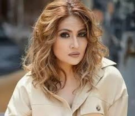 अभिनेत्री उर्वशी ढोलकिया की कार मुंबई के पास हुई दुर्घटनाग्रस्त