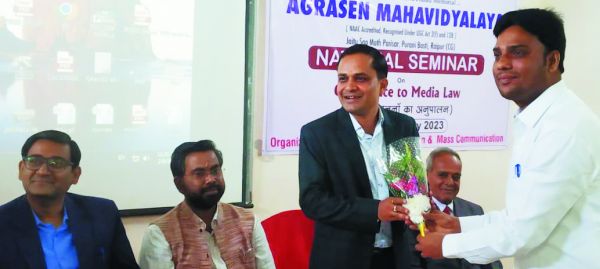 मीडिया को कानून के साथ नैतिक  संयम जरूरी-प्रो. बल्देवभाई शर्मा  