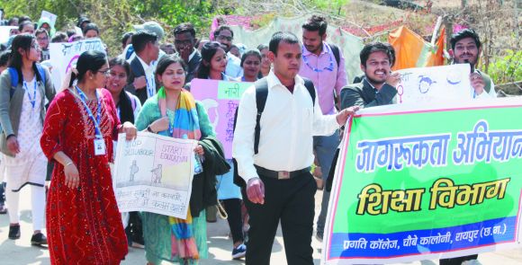 प्रगति महाविद्यालय के द्वारा शैक्षणिक भ्रमण में ग्रामीणों को मिली जागरूकता