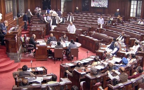 विपक्ष ने दोहराई जेपीसी की मांग, कांग्रेस सांसदों का राज्यसभा से वाकआउट