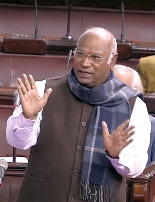 क्या कारण है कि पीएम ने सदन में एक बार भी अडानी का नाम नहीं लिया : खड्गे