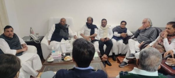 संसद की कार्यवाही पर रणनीति तैयार करने के लिए विपक्ष की बैठक