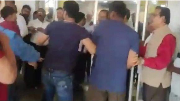 ‘छत्तीसगढ़’ का संपादकीय : एक प्रोफेसर के भाषण पर हमले के पीछे की नीयत और साजिश समझें