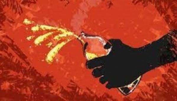 कर्नाटक : सिरफिरे प्रेमी ने नाबालिग पर तेजाब से किया हमला 