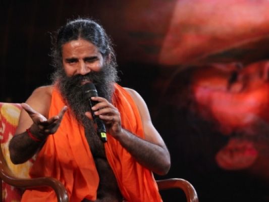 अश्लील फिल्में व धारावाहिकों में अश्लीलता युवाओं को कर रही प्रभावित : बाबा रामदेव