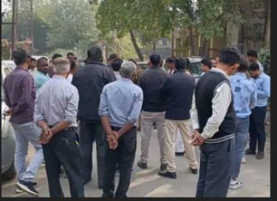 कार में मिला बिजनेसमैन का शव, ड्राइविंग सीट पर थी लाश