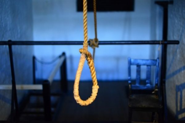 पॉक्सो आरोपी रिटायर्ड पुलिस अधिकारी का शव मिला
