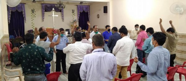 क्या हो रहा है यूपी में धर्मांतरण विरोधी कानून की आड़ में
